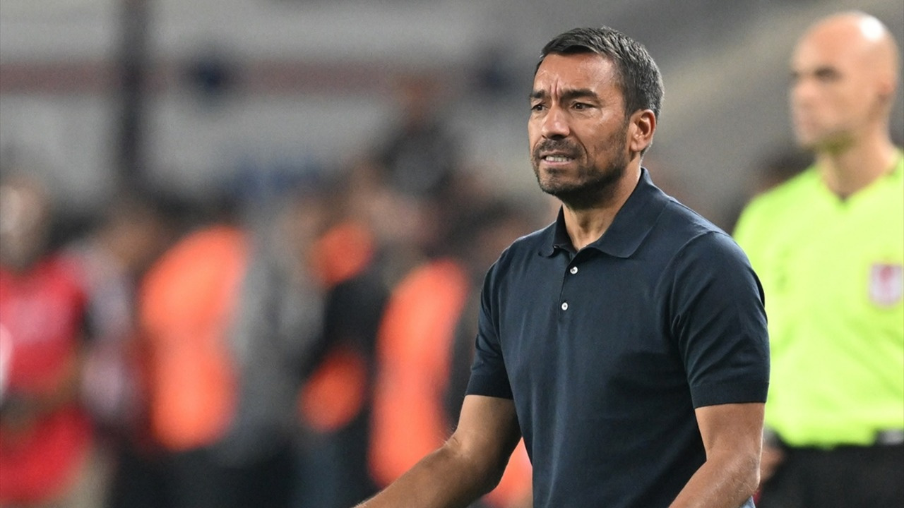 Gaziantep FK ile Beraberlik Sonrası Van Bronckhorst'tan Sert Eleştiriler