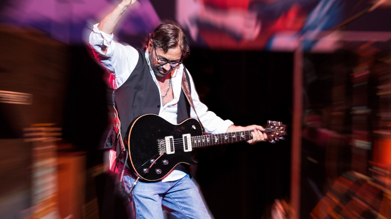 Al Di Meola’nın Göz Alıcı Performansı: 'Elektrikli Buluşma' Konserine Hazır Mı?