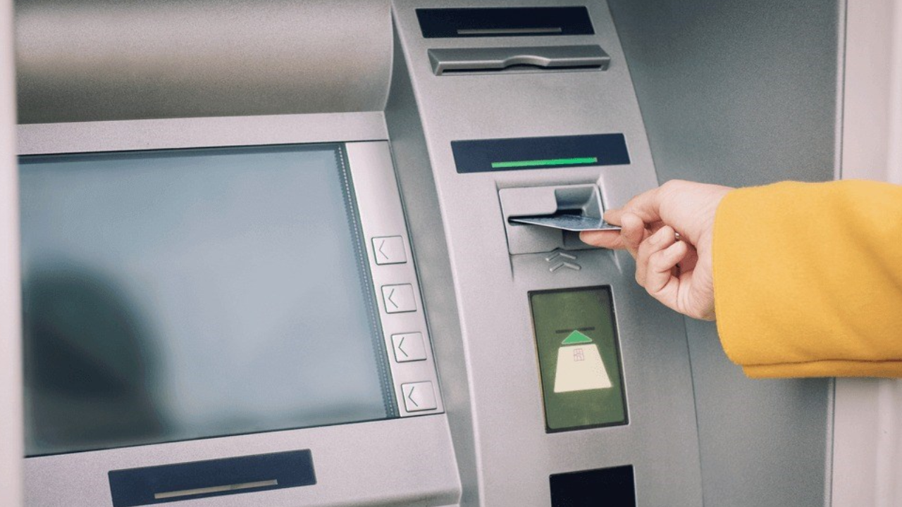 ATM İpuçları: Para Çekerken Kartınızı Takmadan Önce Yapılması Gerekenler!