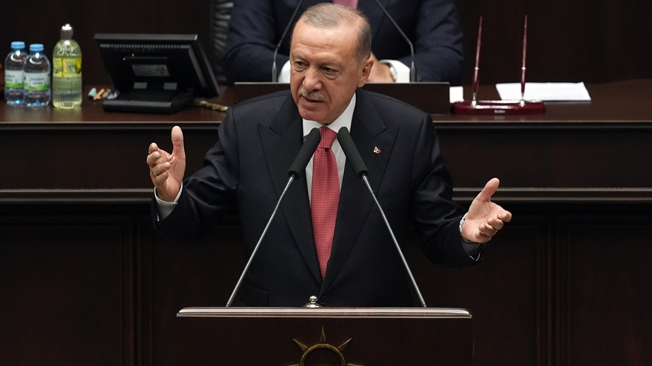 Erdoğan'dan Yeni İnfaz Düzenlemesi: Suç Kaydı Olanlar Dikkat! Bahçeli'ye Teşekkür, Özgür Özel'e Eleştiri!