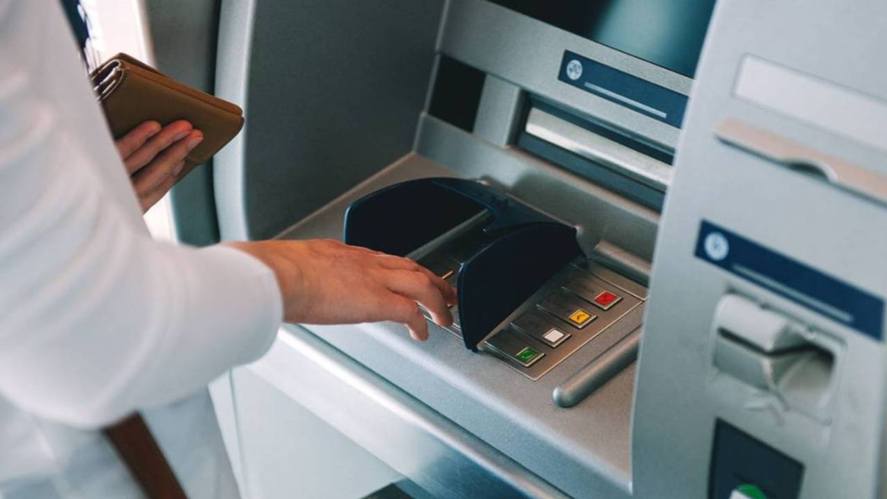 ATM'lerde Bugünden İtibaren Tüm İhtiyaç Sahiplerini Şaşırtan Yenilik: Para Çekme İşlemlerine Sınırlama Geldi!