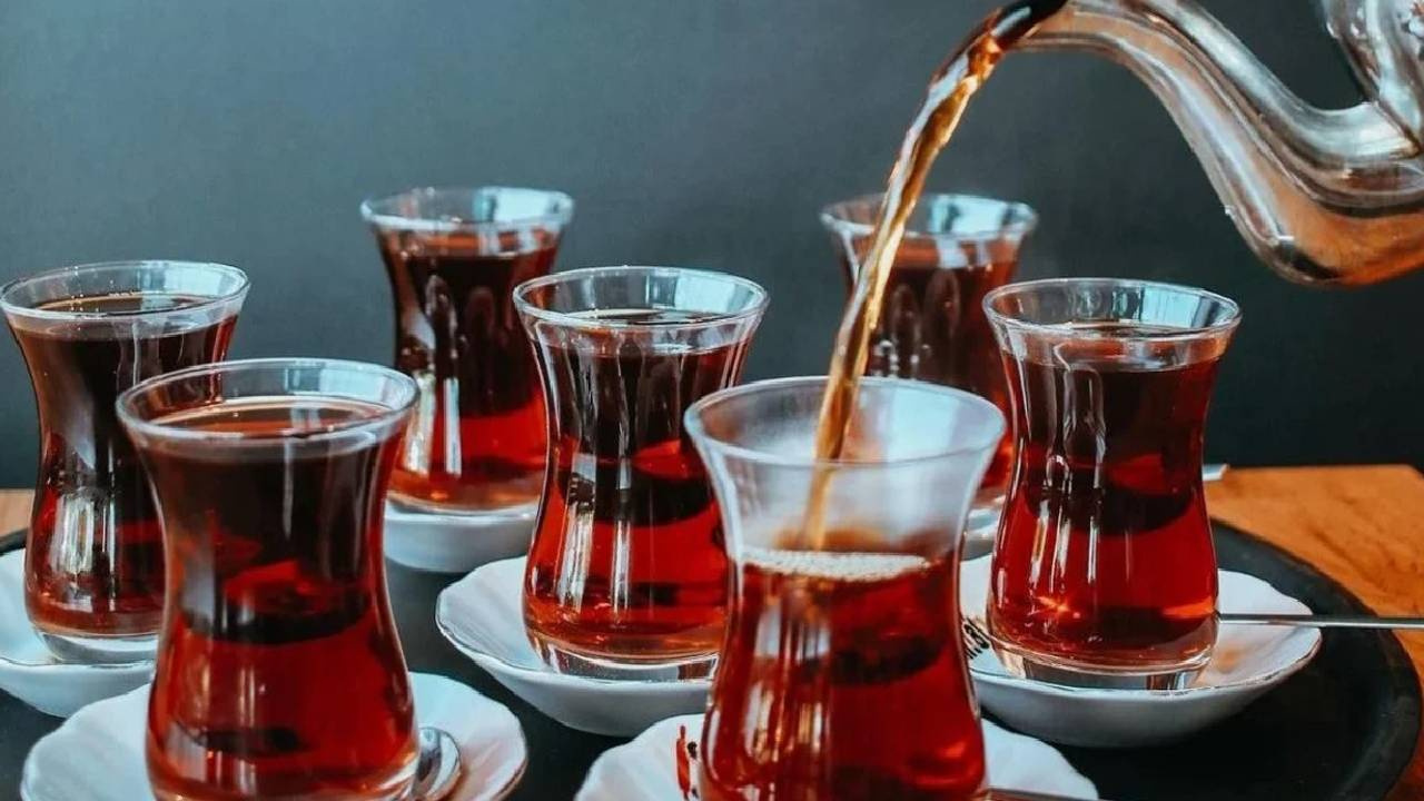 Yemek Sonrası Çay Keyfi Tehlikeli Olabilir: Bilmeniz Gereken Hastalıklar!