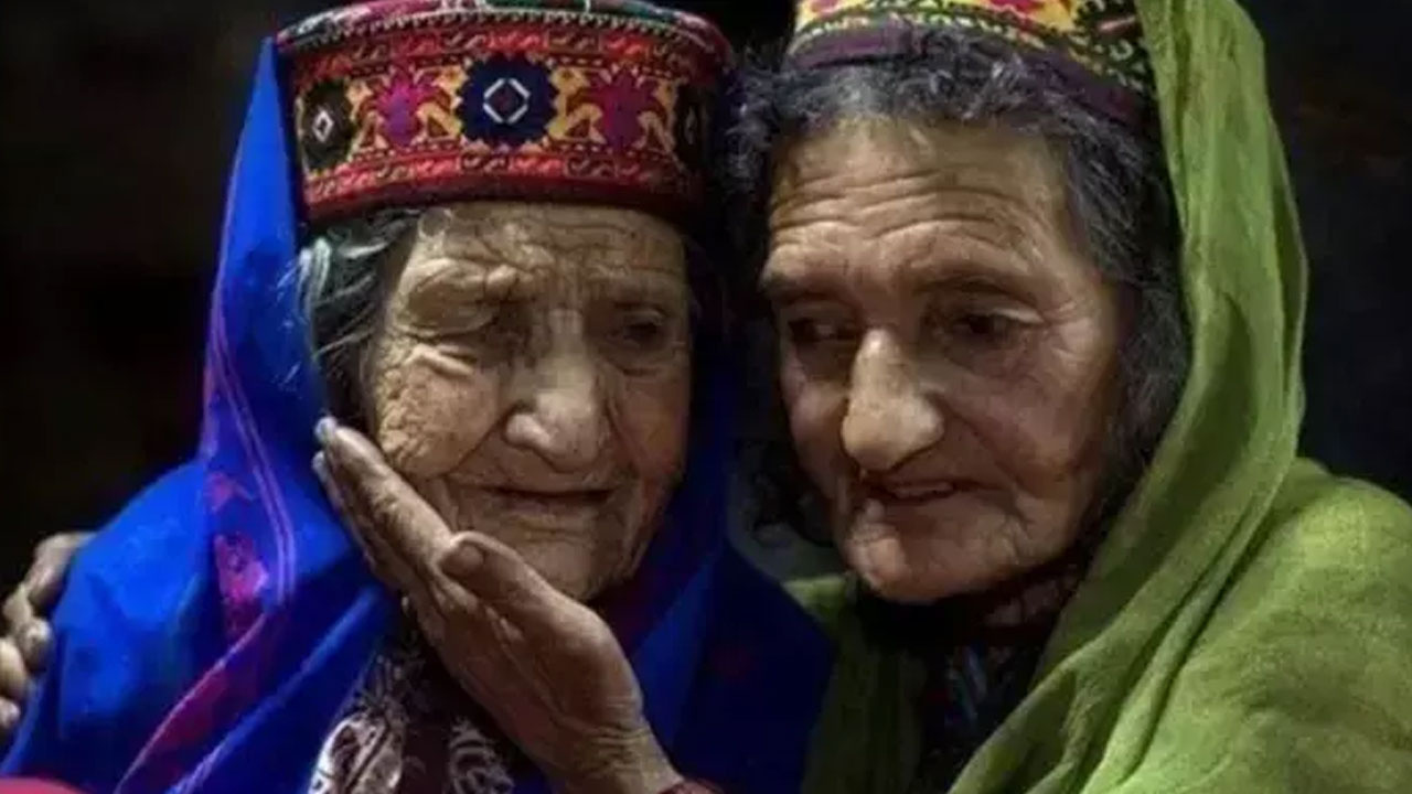 Hunza Türkleri'nin 130 Yıllık Sırları: Sofralarından Çıkarmadıkları Besinler!